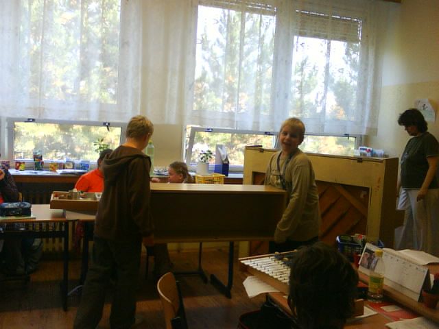 6.Zdeněk stěhuje